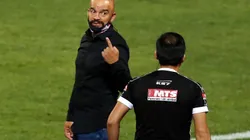 El técnico de Deportes Santa Cruz fue agredido por el Presidente de San Marcos de Arica.