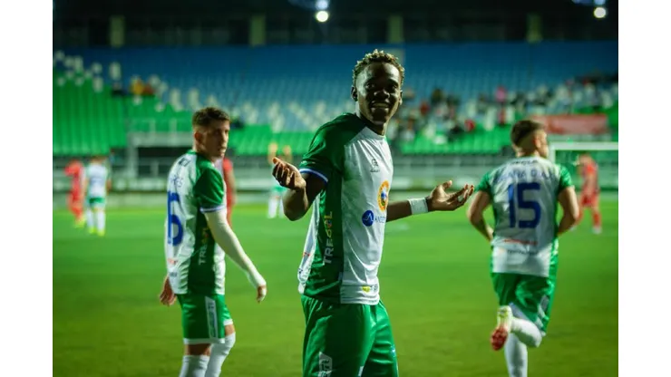 El cuadro 'Salmonero' comenzó con el pie derecho su participación en la B y el joven haitiano brilló en su debut (Foto: Manley Clerveaux Instagram)