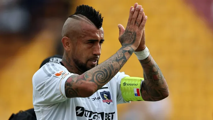 Arturo Vidal ya no porta la jineta de capitán.