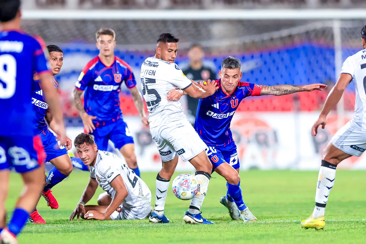 La U llega con problemas al Superclásico. | Foto: Photosport