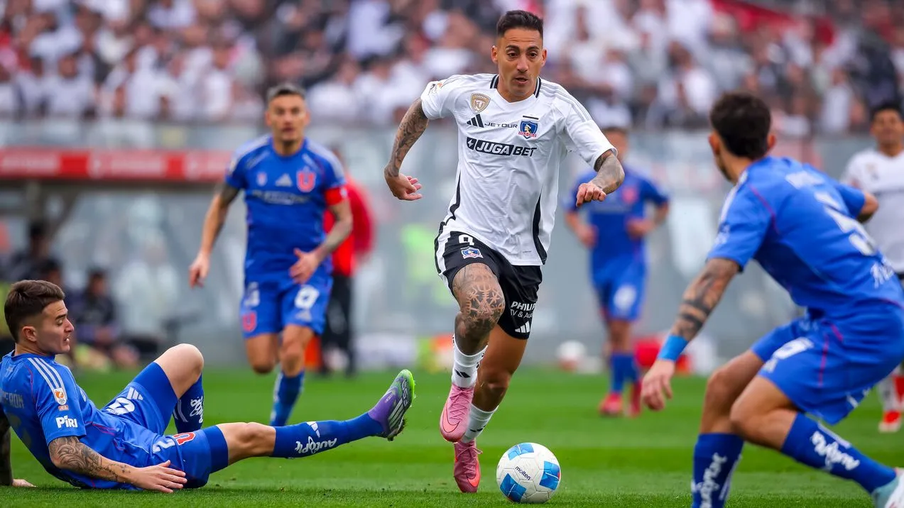 Javier Correa volvería al once inicial de Colo Colo tras superar sus molestias físicas (Foto: Photosport)
