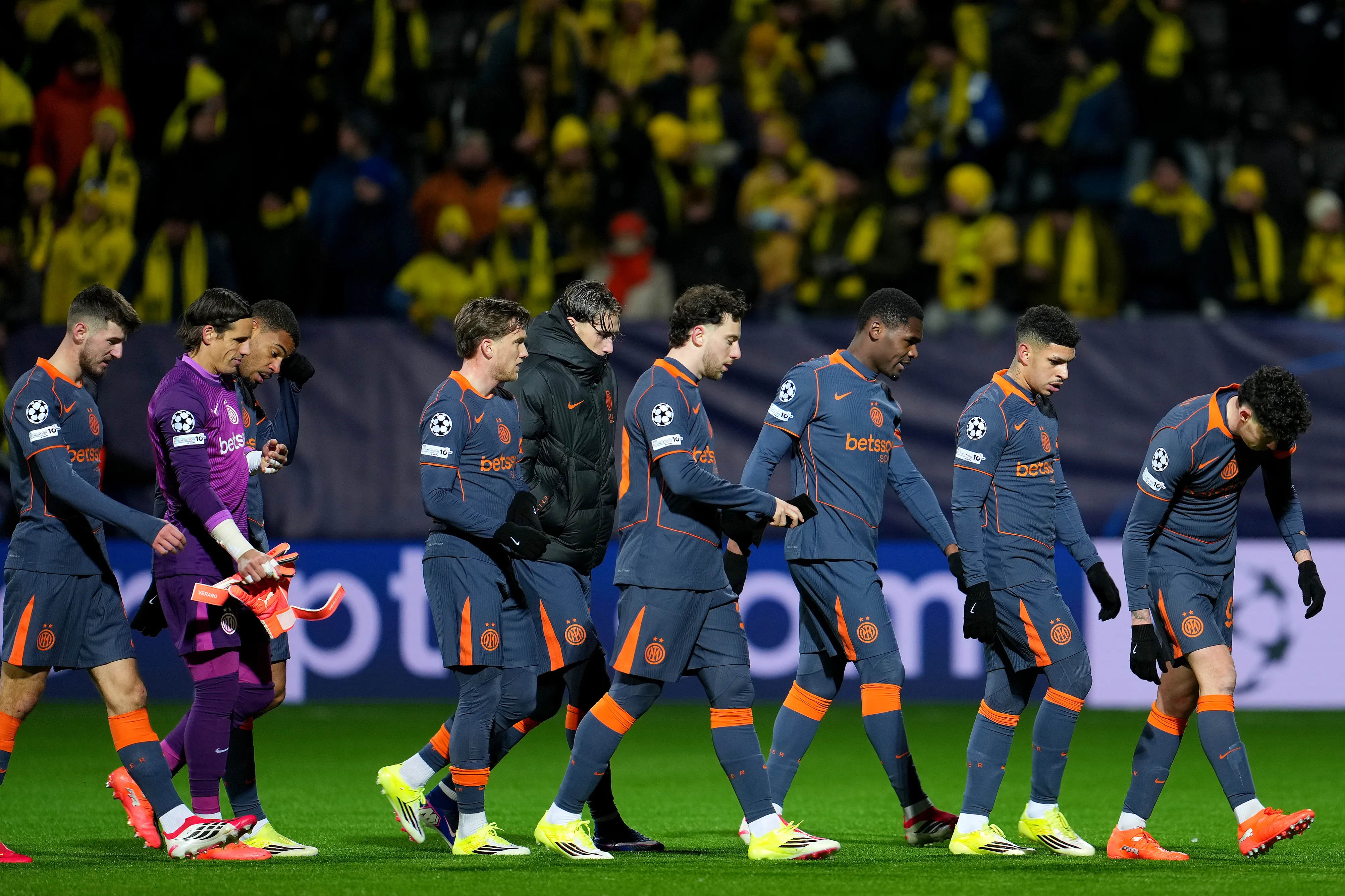 El elenco italiano deberá apelar a su jerarquía europea y al empuje de su gente en Milán para revertir la desventaja | FOTO: Martin Ole Wold/Getty Images)