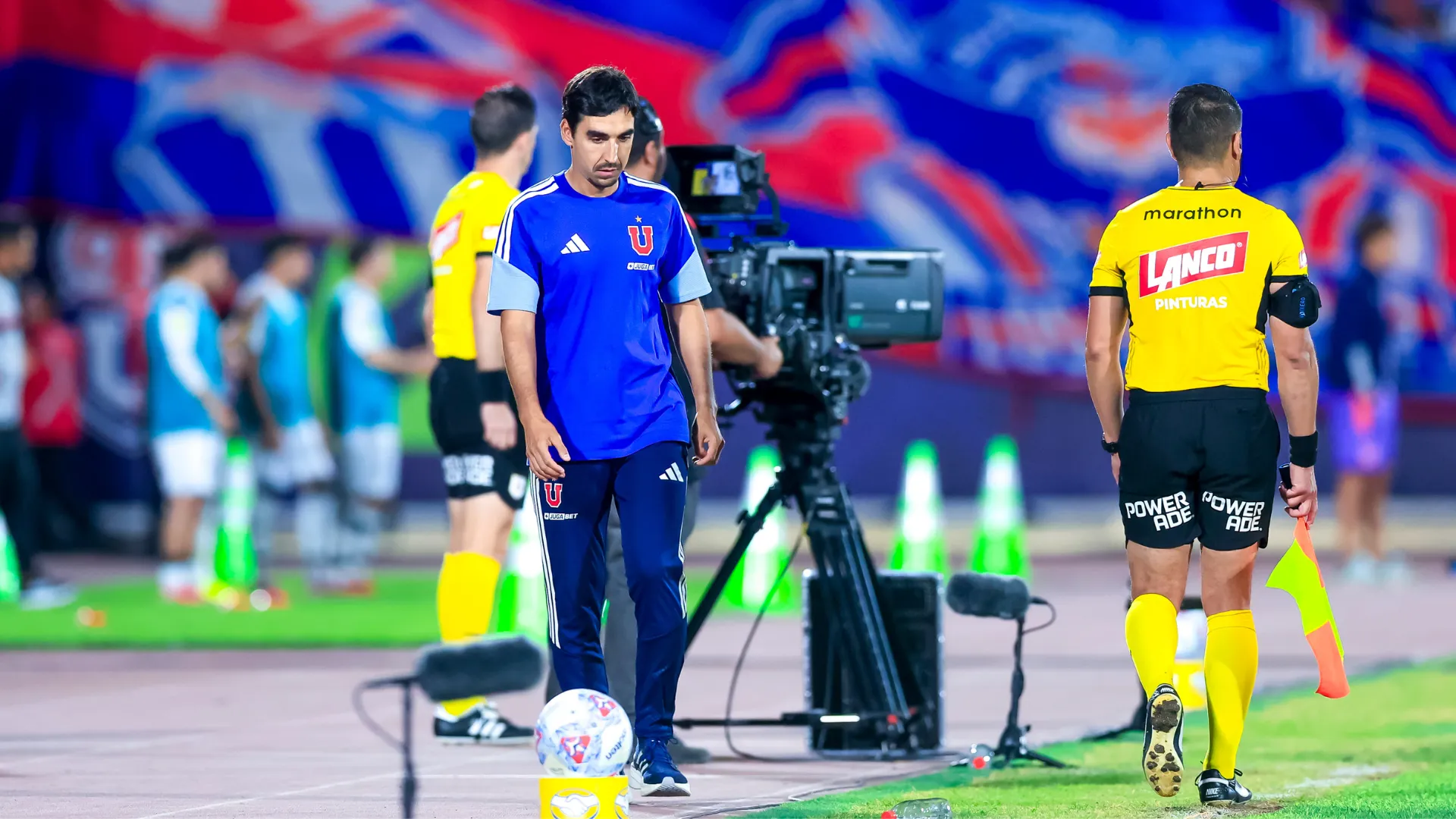 Francisco Meneghini no levanta cabeza en Universidad de Chile. (Imagen: Photosport)