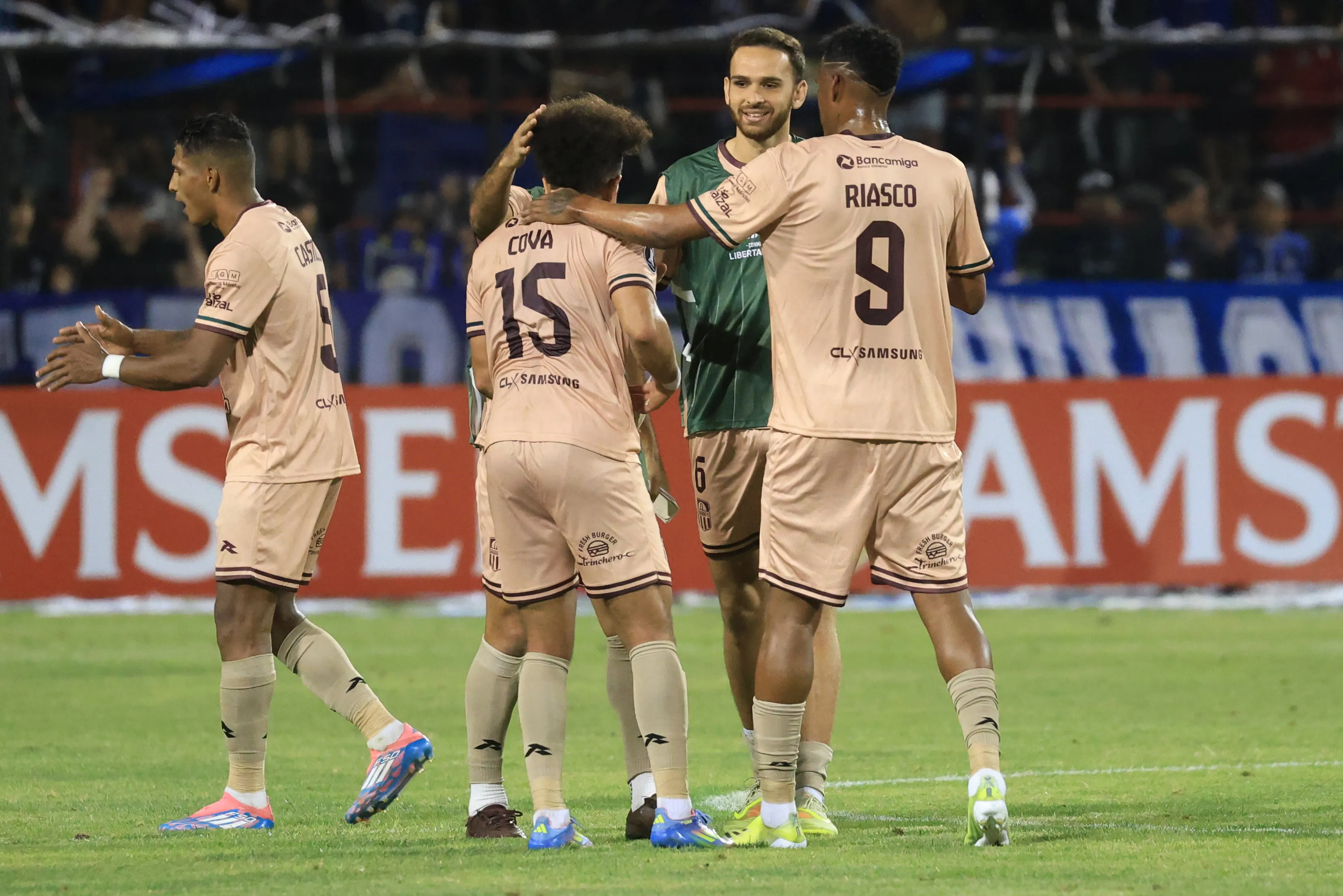 El repudiable acto de los hinchas de Huachipato no pasa desapercibido en redes | FOTO:  Eduardo Fortes/Photosport