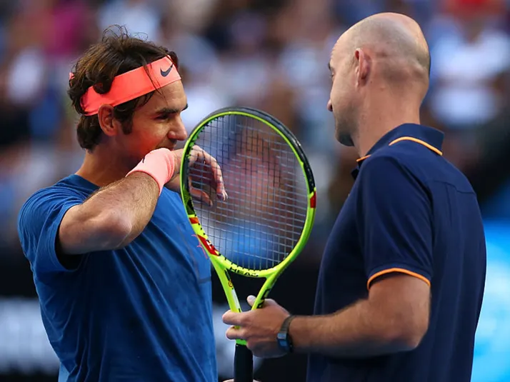 Fue entrenador de Roger Federer y sorprendió al elegir al GOAT