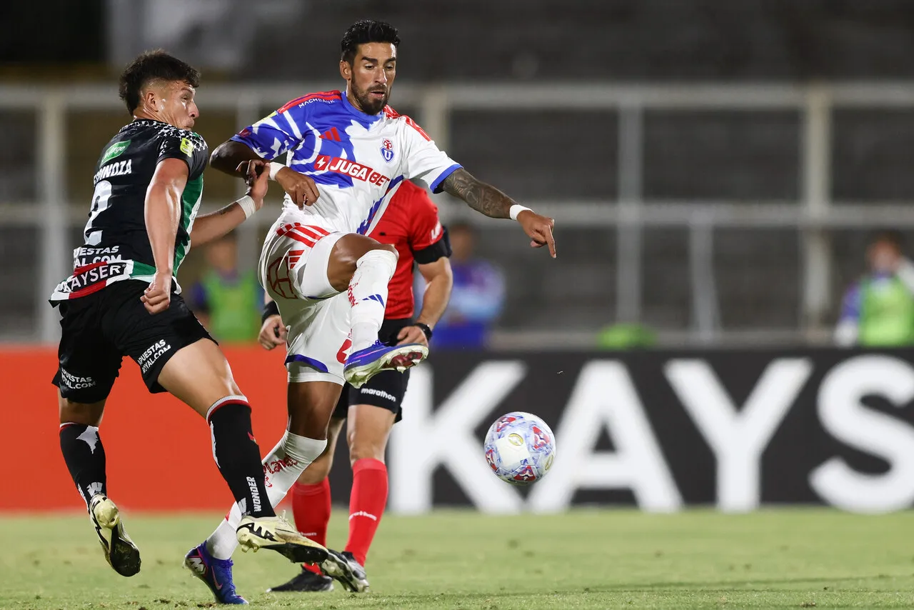 Lucero ha tenido un complejo inicio con la U. | Foto: Photosport