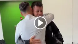 El saludo entre Felipe Mora y Alexander Aravena.