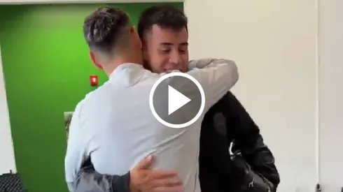 El saludo entre Felipe Mora y Alexander Aravena.