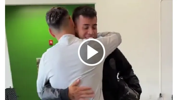 El saludo entre Felipe Mora y Alexander Aravena.