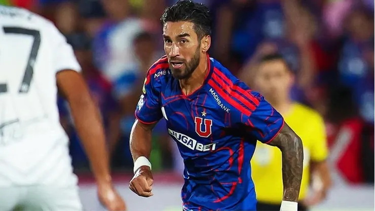 Pepe Ormazábal barre el piso con Juan Martín Lucero.