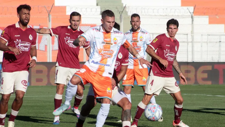 Cobresal no pudo en casa ante Deportes La Serena.