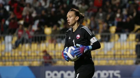 Tiane Endler será baja en La Roja.