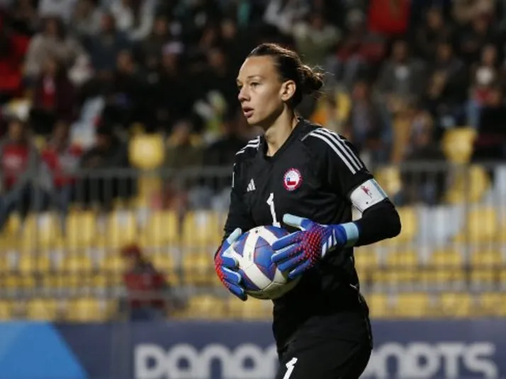 Alerta en La Roja: Tiane Endler será baja para los próximos duelos