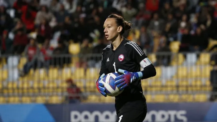 Tiane Endler será baja en La Roja.