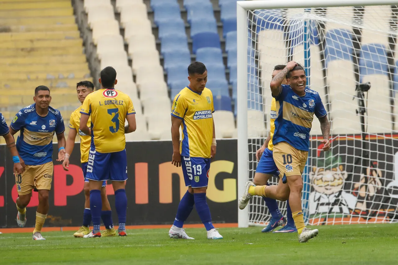 Everton logró primera victoria en el torneo. | Foto: Photosport