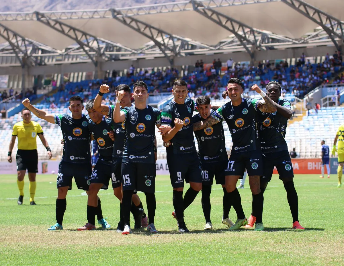 Los goles del Velero fueron obra de Gabriel Castillo y Jason Flores, mientras que el descuento de los Pumas llegó tras la anotación de Brayan Hurtado | FOTO: Deportes Puerto Montt