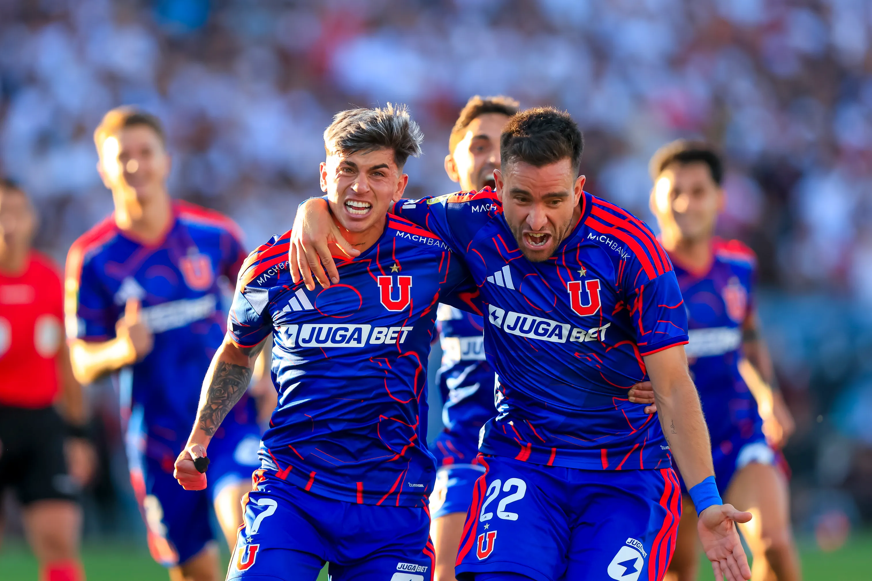 Maximiliano Guerrero junto a Matías Zaldivia gritando el gol de la U | FOTO: Pepe Alvujar/Photosport