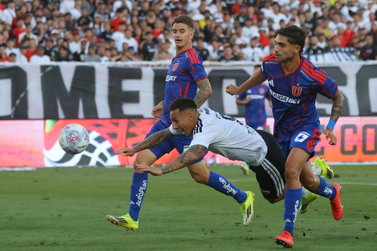 Colo Colo mostró muy poco y perdió el Superclásico. | Foto: Photosport
