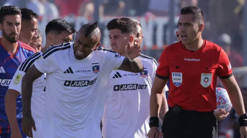 Arturo Vidal fue amonestado a los 4' en el Superclásico.