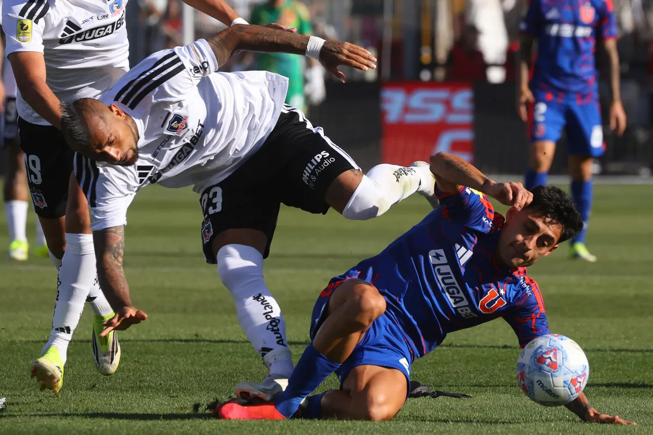 La primera jugada de Vidal que no fue amonestación | Foto: Photosport