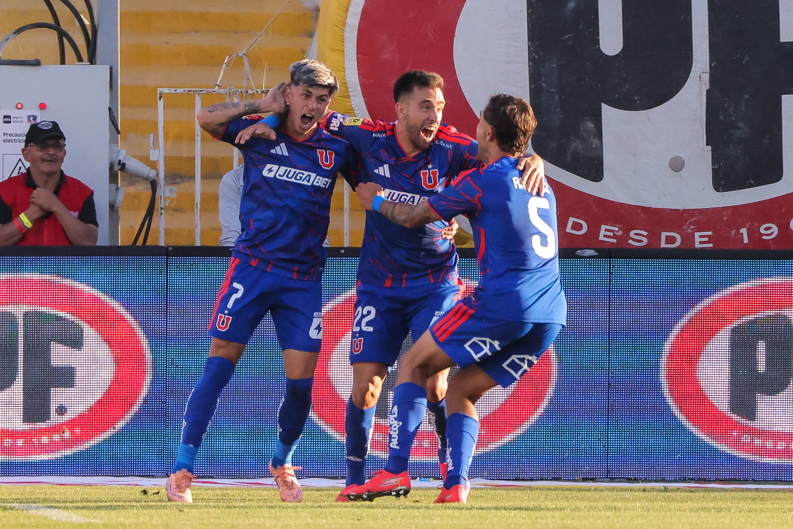 Matías Zaldivia celebrandos su gol ante Colo Colo | FOTO: Luis Quinteros/Photosport