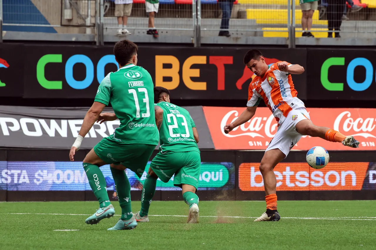 Cobresal y Audax Italiano definirán al primer chileno clasificado a Copa Sudamericana (Photosport).