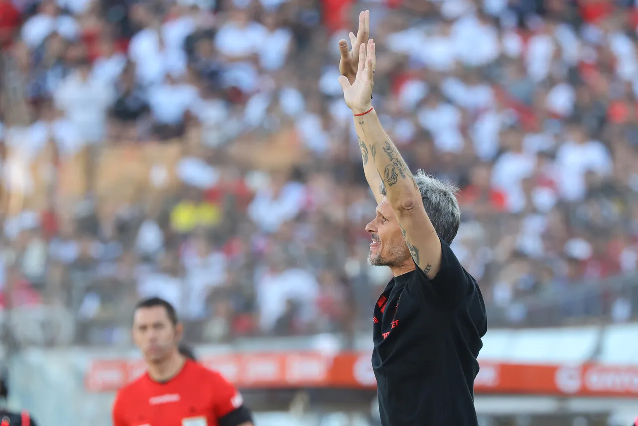 Ortiz nuevamente cuestionado en Colo Colo. | Foto: Photosport