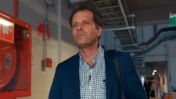 Lorca retira a jugador azul.