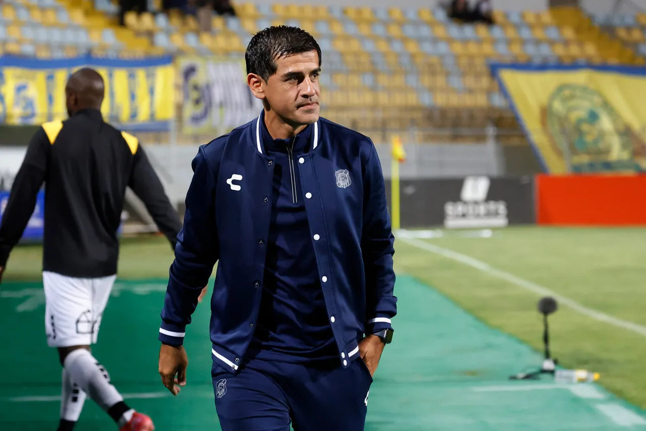 Julio Barroso se encuentra en el medio de la polémica junto a Everton (Foto: Photosport)