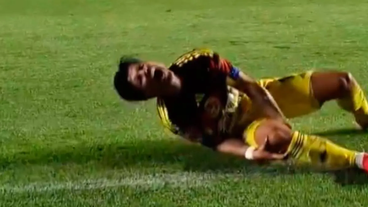 Víctor Dávila sufrió una grave lesión en la rodilla derecha (Captura).
