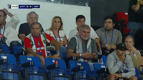 Hincha acusada de racismo apareció en el duelo entre la U y Palestino (Foto: Captura)