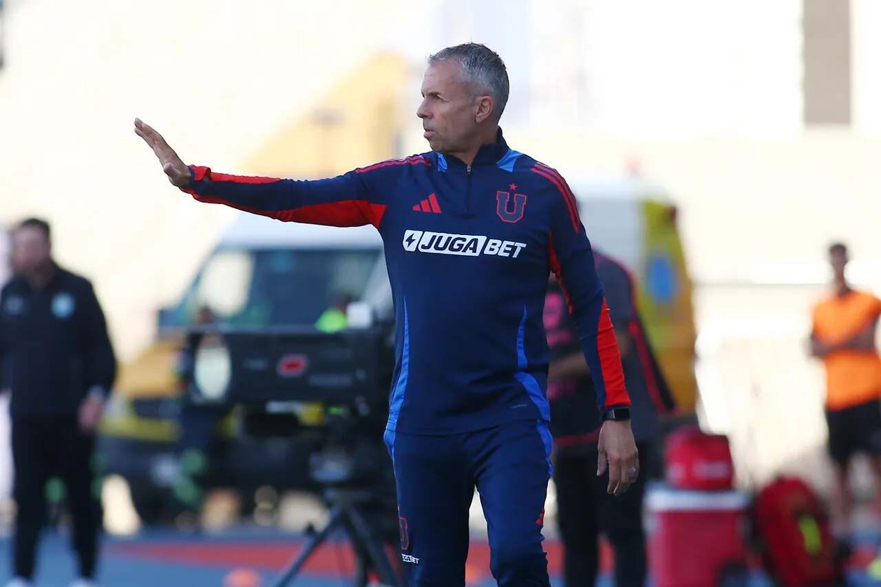 Horacio Rivas culpa a Gustavo Álvarez. | Foto: Photosport