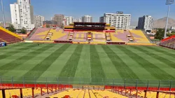 Así se encuentra la cancha del Estadio Santa Laura.