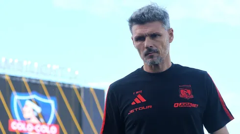 Fernando Ortiz toma una decisión en Colo Colo. (Foto: Jonnathan Oyarzún/Photosport)