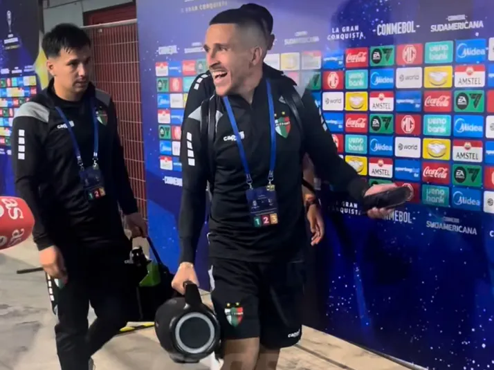 Ídolo de la U se la agarra con Bryan Carrasco por peculiar celebración