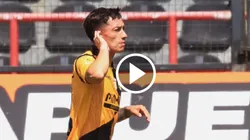 Cristián Zavala y su particular celebración en su gol.