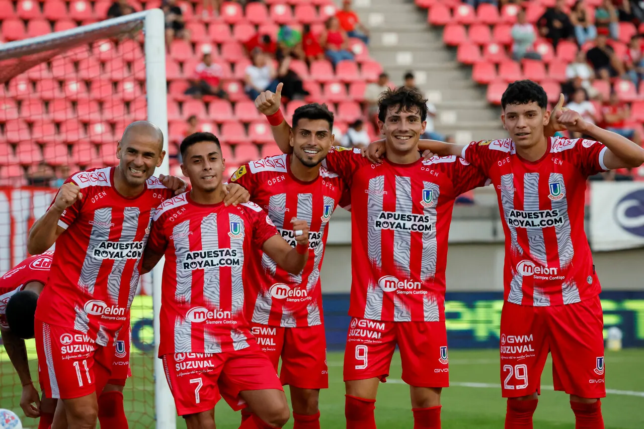 Duro revés para Unión La Calera en la Liga de Primera (Photosport).