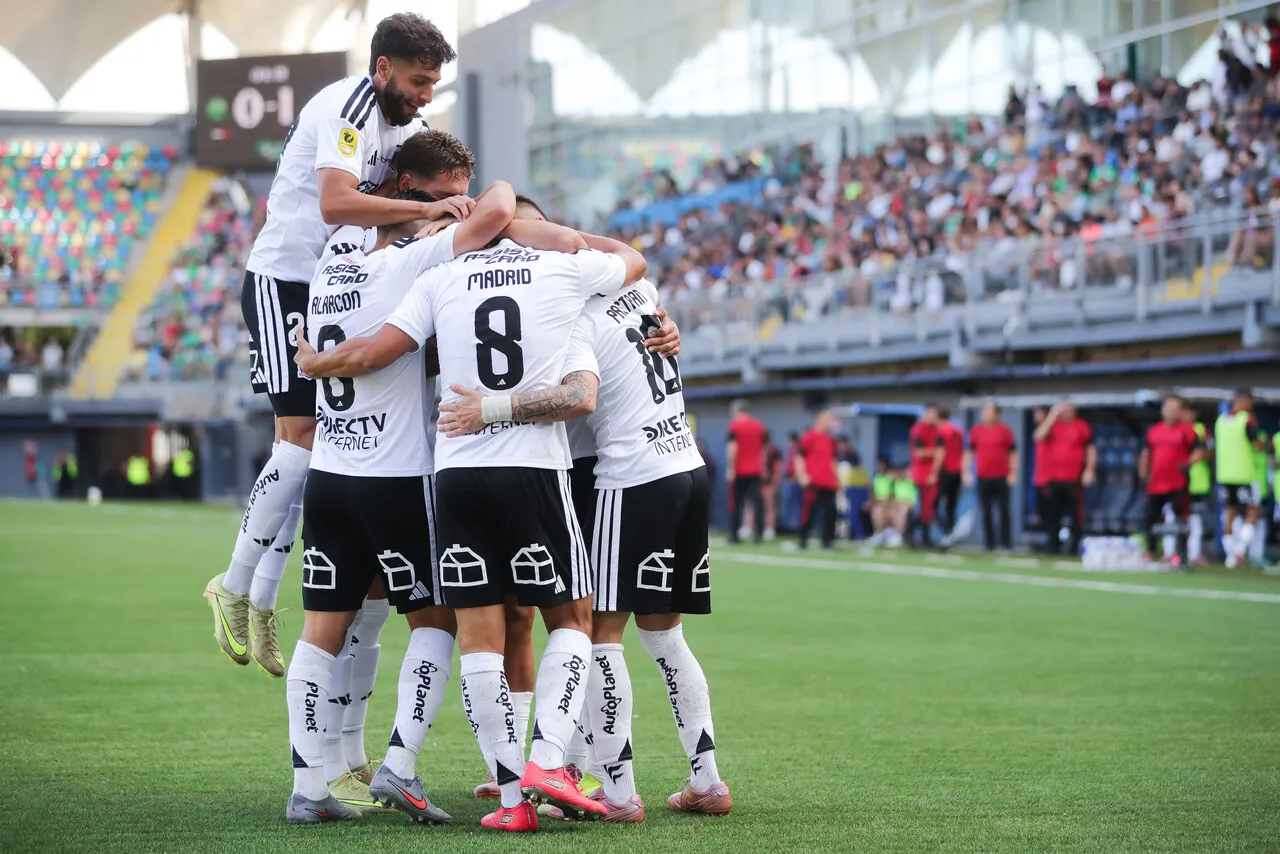 ¡Colo Colo festejar y es el líder de la Liga de Primera! (Photosport).