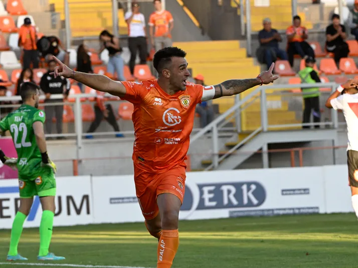 Cobreloa arrasó con Curicó: Así queda la tabla de posiciones
