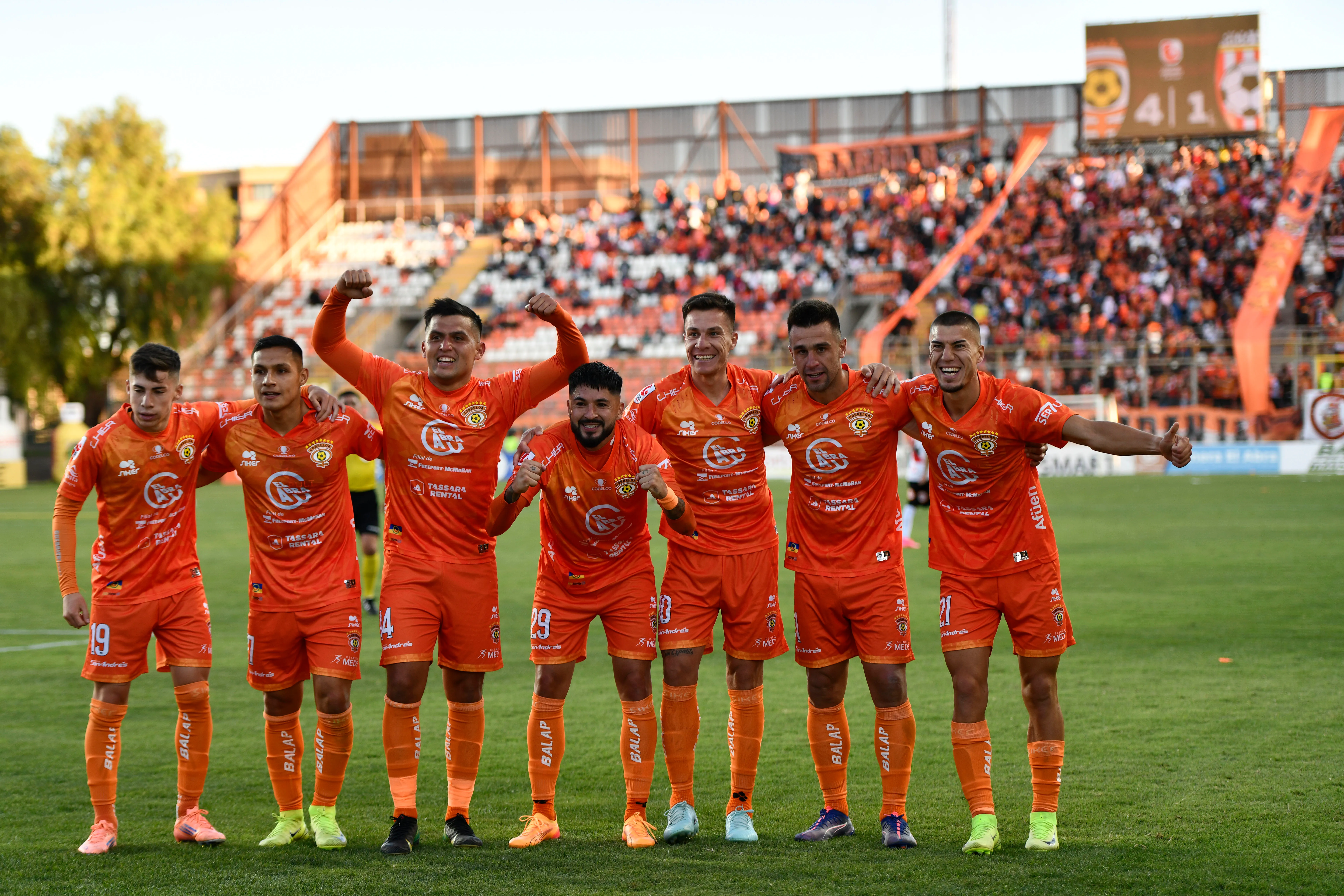 Cobreloa juega de local en el Zorros del Desierto.