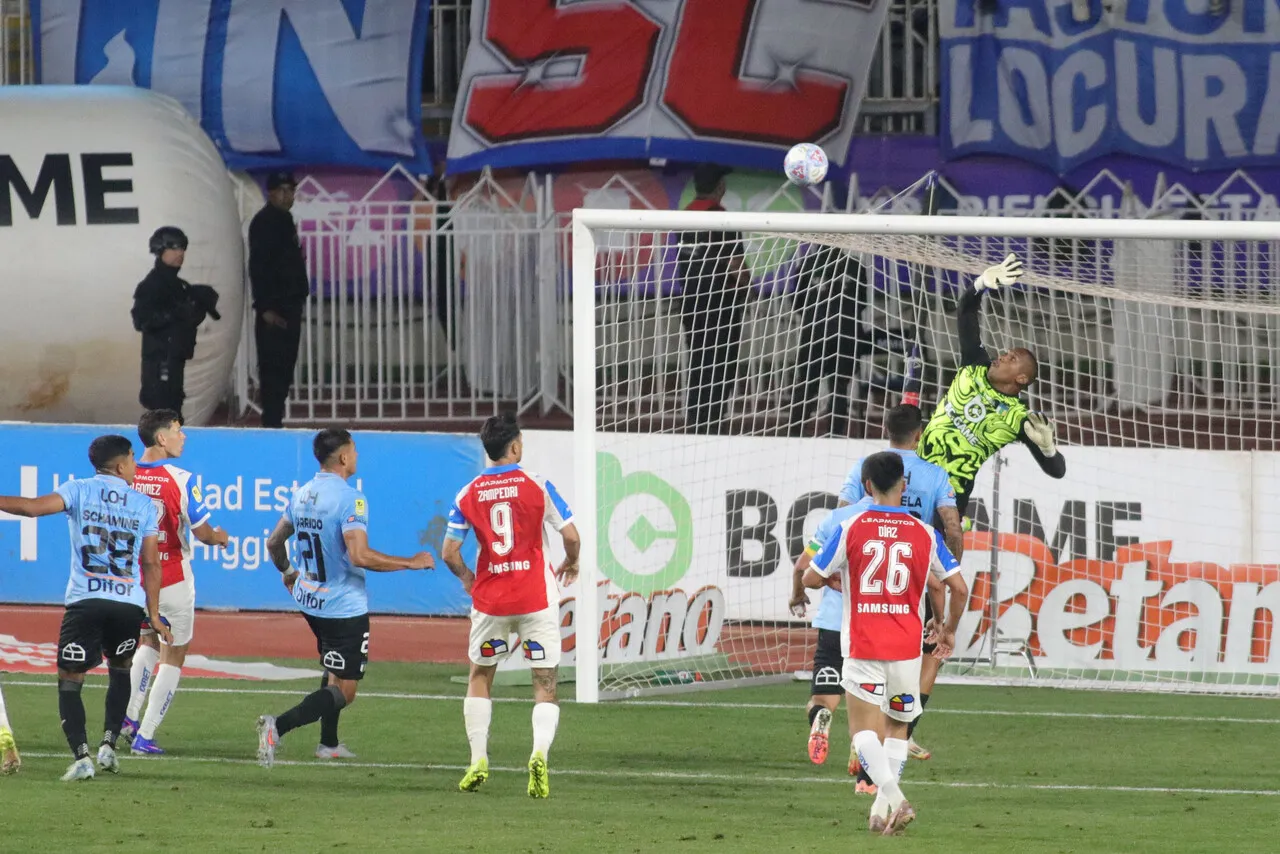 El disparo de Palavecino que capturó Carabalí | Foto: Photosport