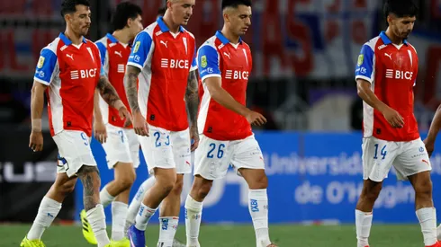 Hinchas cruzados explotan contra este jugador de Universidad Católica.