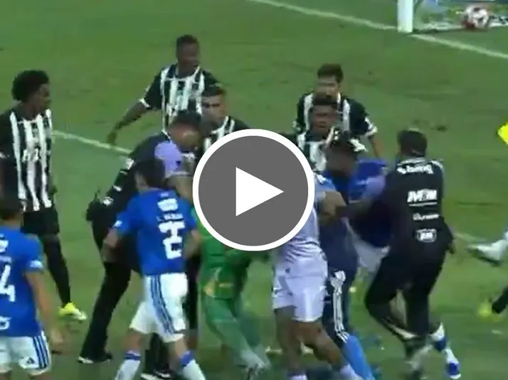 VIDEO: Insólita batalla campal entre los jugadores de Cruzeiro y Atlético Mineiro