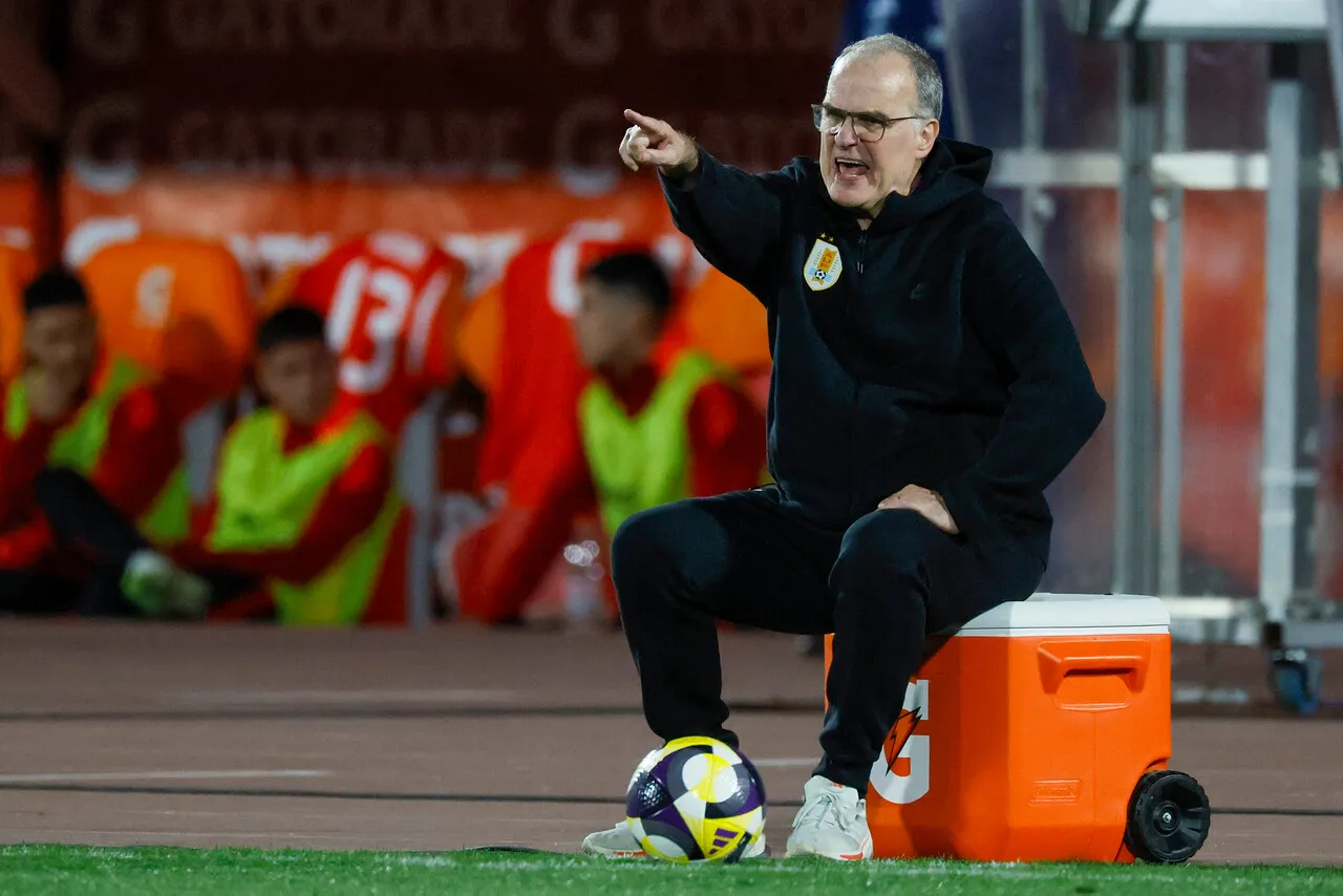 Valdivia propone la vuelta de Bielsa | Foto: Photosport