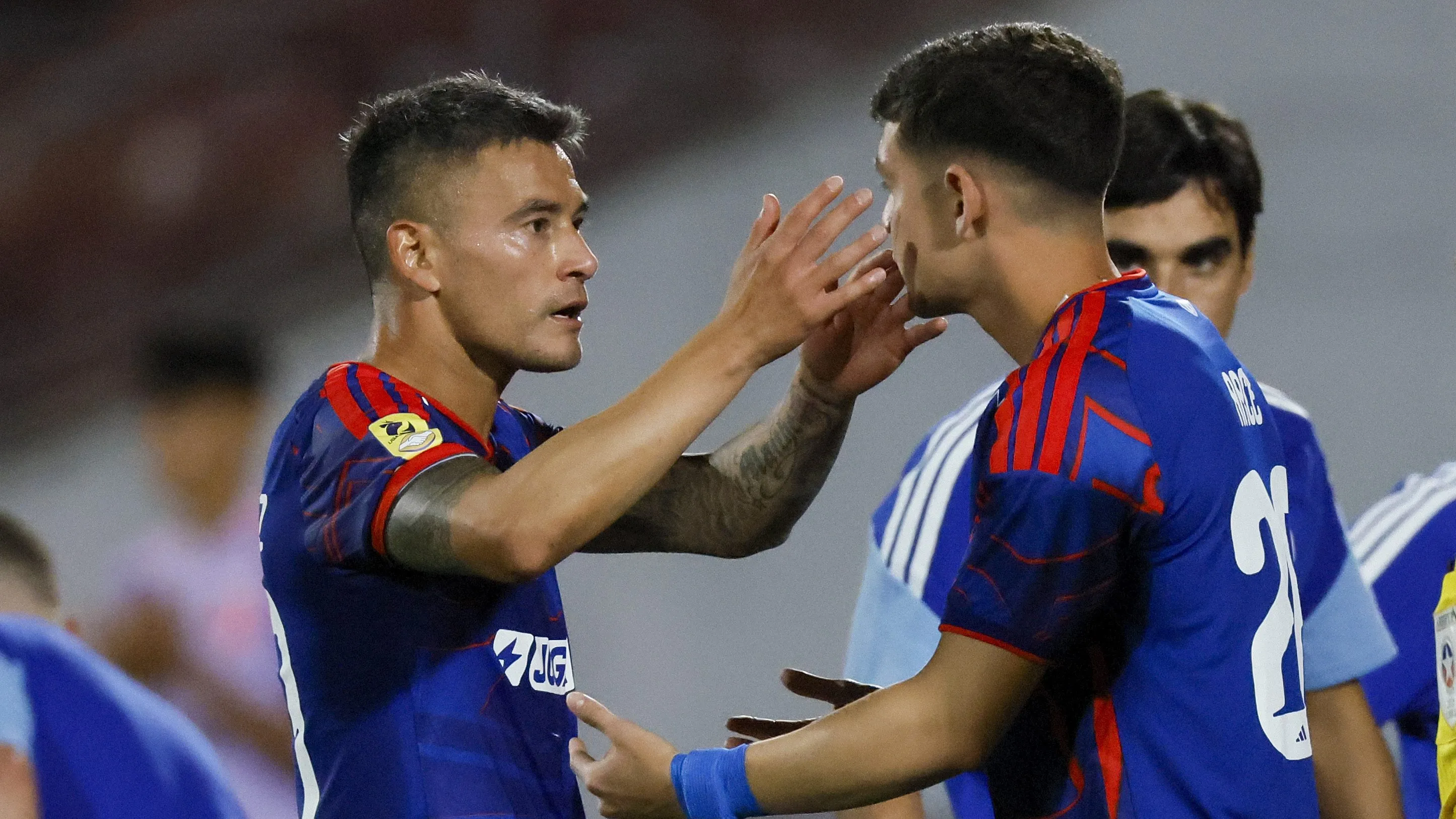 Charles Aránguiz vuelve en Universidad de Chile.