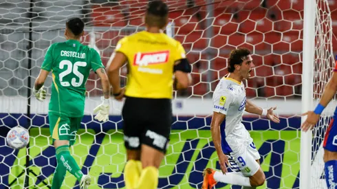 El golero de los Azules fue el blanco de las críticas en la primera parte frente al Campanil. (Foto: Photosport)