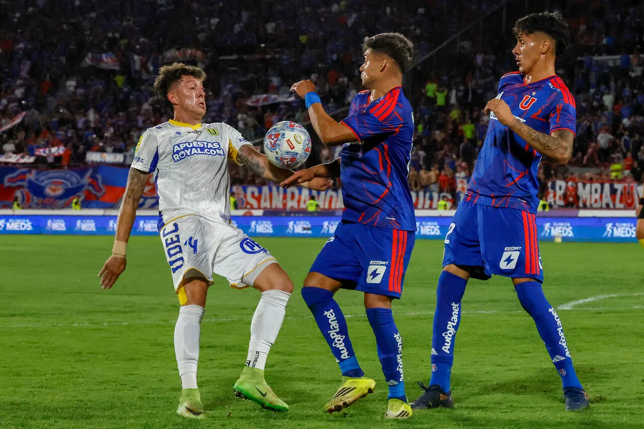 La U no pudo ante la U de Conce. | Foto: Photosport