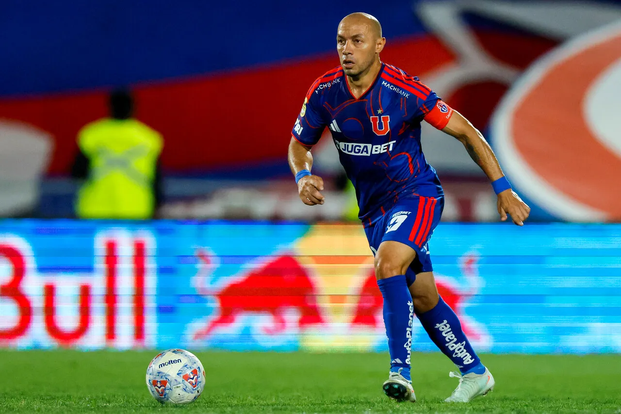 Poli le hizo saber un par de cosas a Marcelo Díaz. | Foto: Photosport