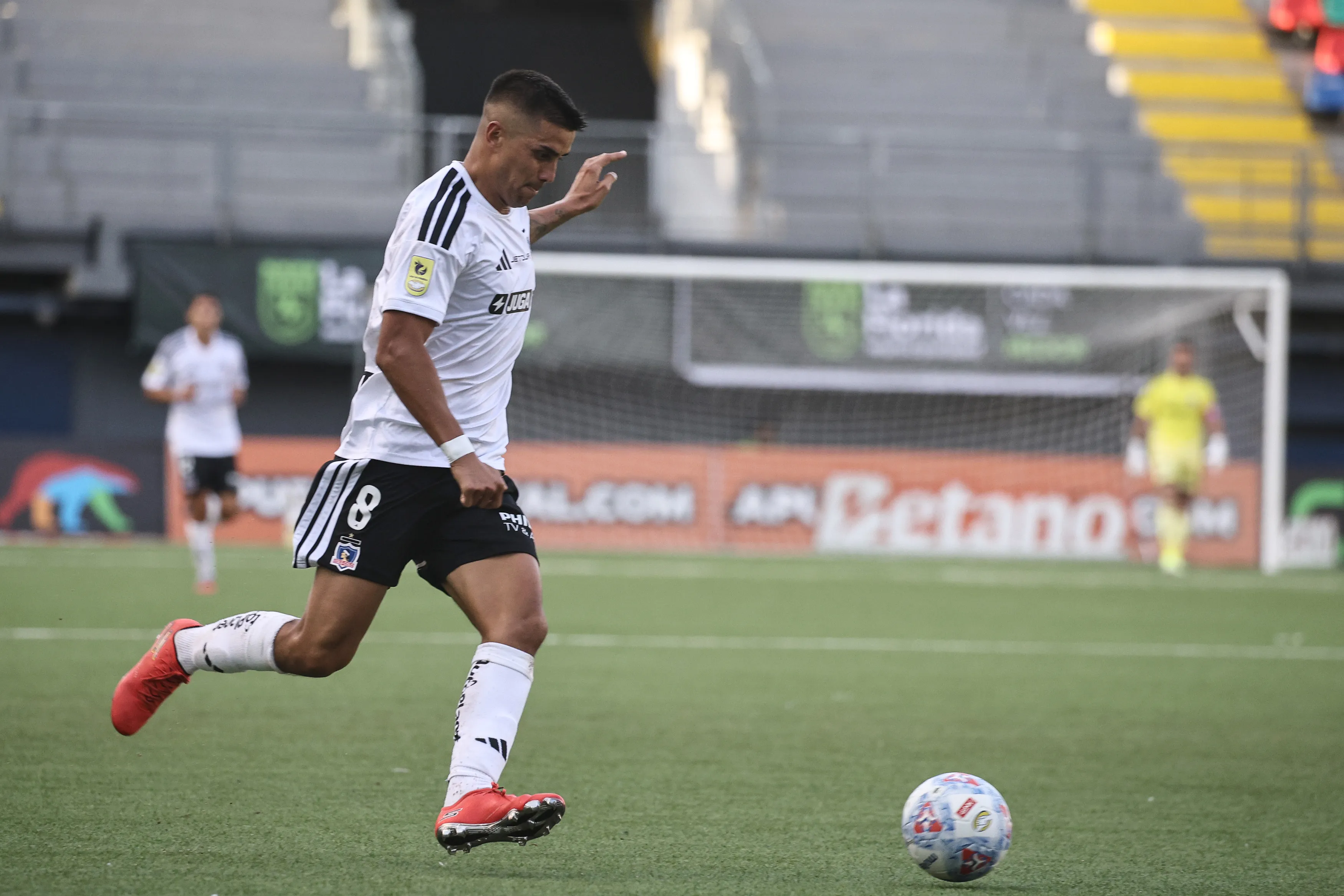 Álvaro Madrid se va ganando la titularidad en Colo Colo. (Foto: Diego Martin/Photosport)