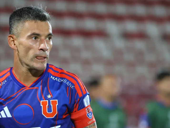 Aclaran la supuesta exigencia de Charles Aránguiz al despedido Paqui Meneghini